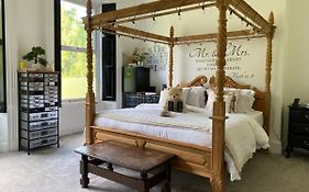 The Luxury 1870'S Victorian House